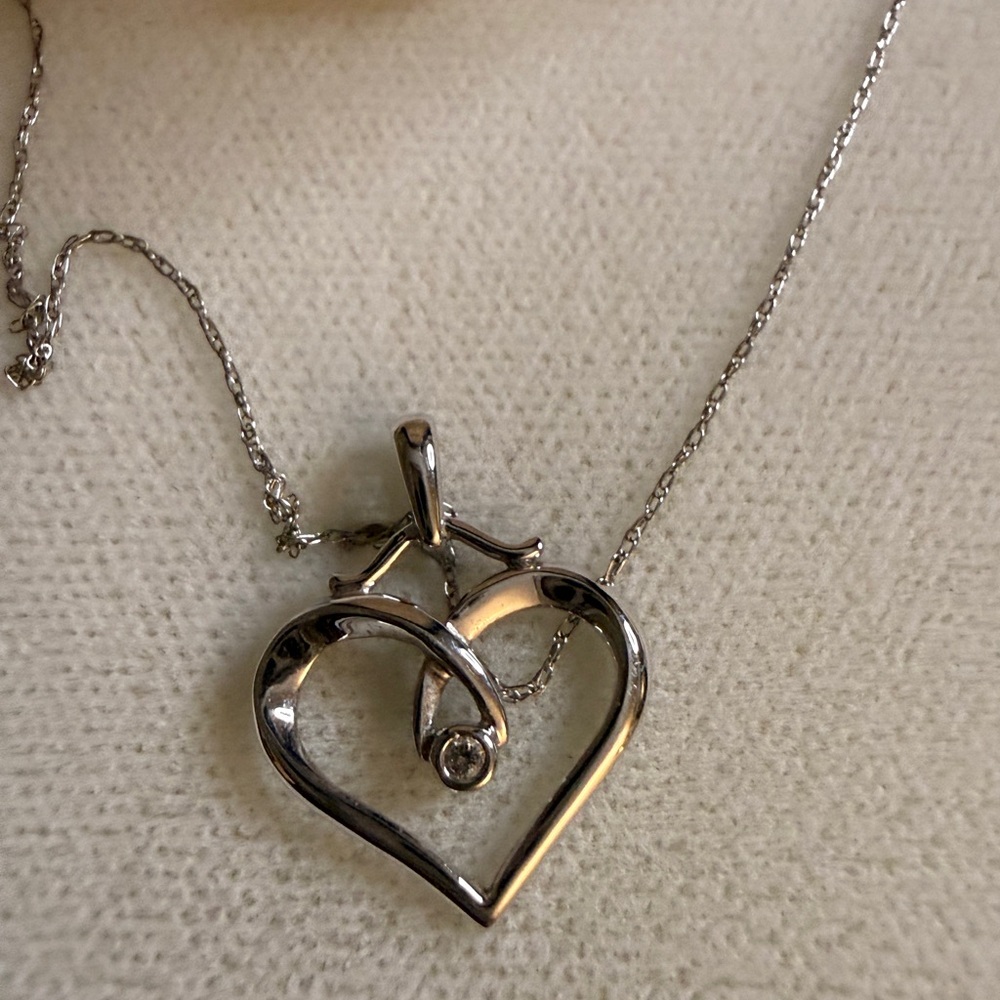 Chic Silver Heart Pendant Necklace